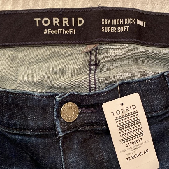 TORRID Jeans, Sky High Kick Boot,Super Soft, Size: 22R, High Rise, New Moon, NEW - Picture 4 of 11